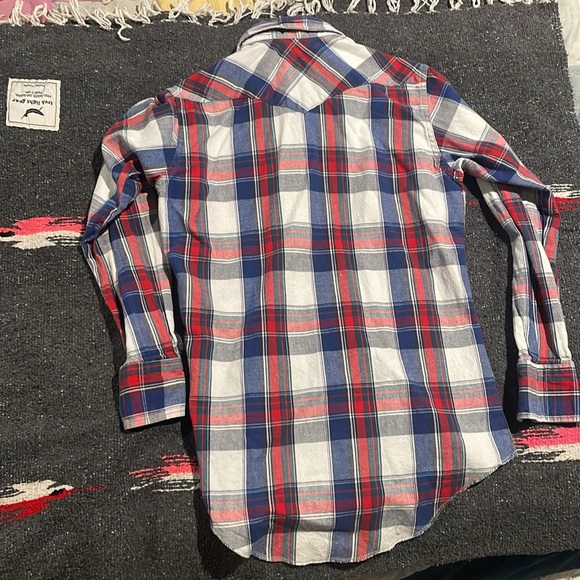 Wrangler pearl snap long sleeve button down, 100% cotton. - Picture 5 of 6